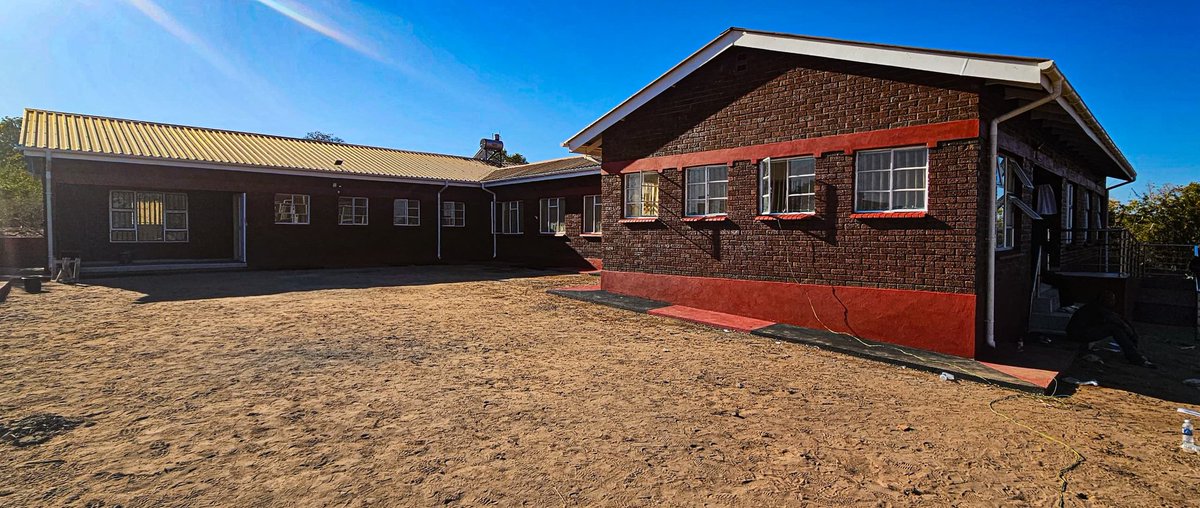 Maricho Media (@marichomedia) on Twitter photo @MoLAFWRD_Zi, ZNA & Public Works Department complete <a href="/DVSZim/">Veterinary Services Zimbabwe</a> Binga District Offices, Zim's livestock hub, home to over 106,000 cattle
When you invest where you are strongest, things happen. We didn't invest in cropping because this is a livestock area - DVS CD Dr Pious Makaya @MoLAFWRD_Zi, ZNA & Public Works Department complete <a href="/DVSZim/">Veterinary Services Zimbabwe</a> Binga District Offices, Zim's livestock hub, home to over 106,000 cattle
When you invest where you are strongest, things happen. We didn't invest in cropping because this is a livestock area - DVS CD Dr Pious Makaya