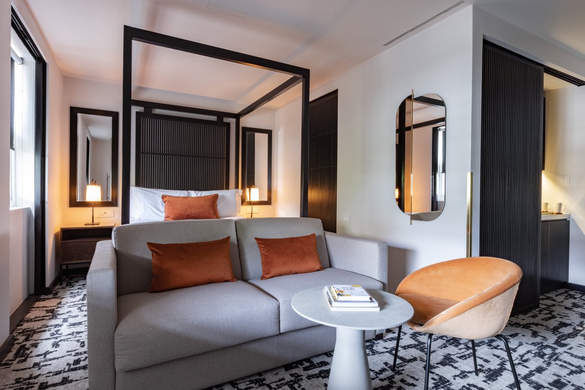 Not only are we family friendly but… we are so close to @TheRoyalHydePark a mini adventure, any day of the year. From pond dipping or mini beast hunting to ice creams &amp; pedalos, a playground for adventurous minds.
#familyfun #summerholidays #hotelsnearhydepark #bayswater