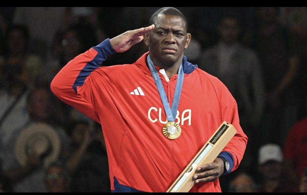 A un año de su quinta coronación olímpica, nuestro especial abrazo a quien construye fuente de inspiración para los jóvenes que competirán en #Asunción2025.
Honor para #Cuba, Mijaín López Núñez.
#ConAmorPorCuba