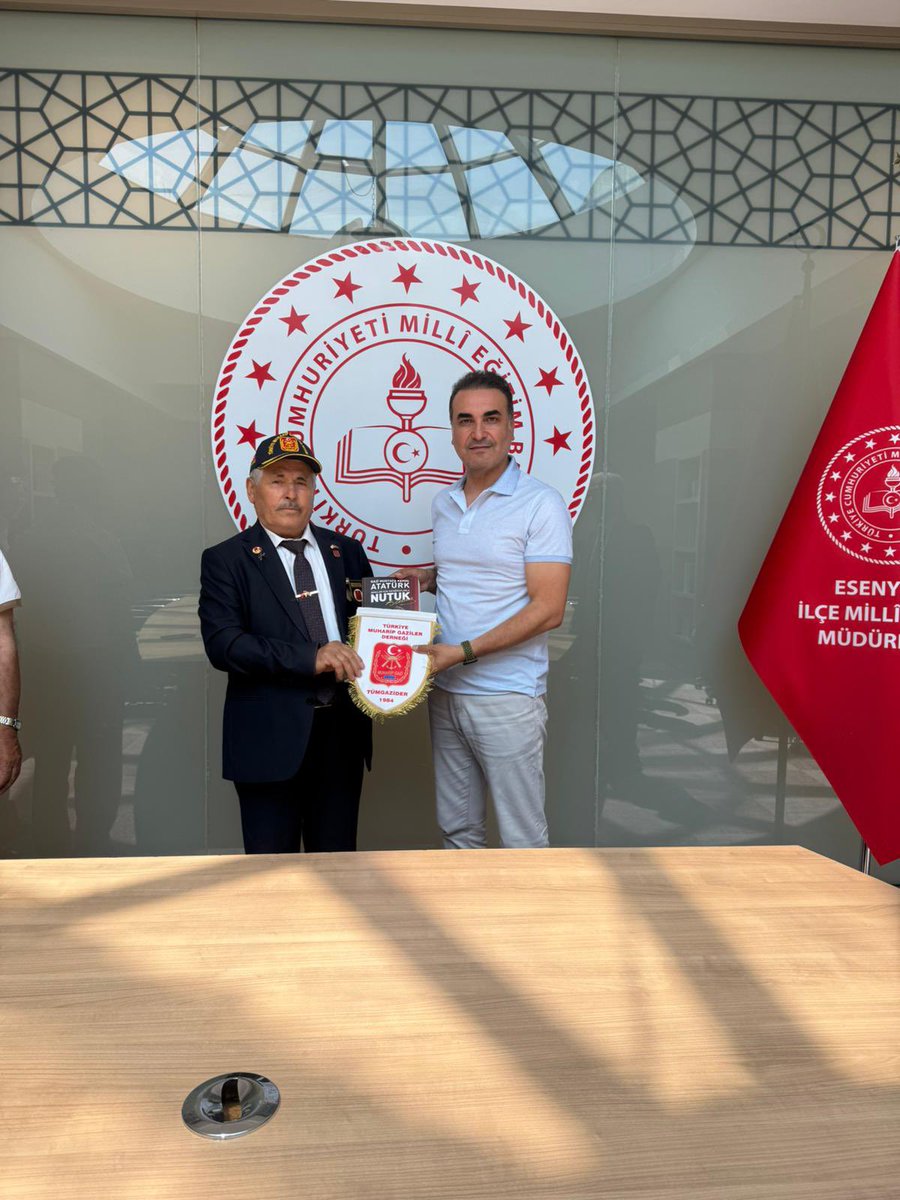 Esenyurt Gaziler Derneği Başkanı Ömer Aslan ve dernek üyesi gazilerimiz Müdürlüğümüze ziyaret gerçekleştirdiler. 
Nazik ziyaretleri için kahraman gazilerimize teşekkür ederiz. 💐

<a href="/CobanogluF/">Fatih Çobanoğlu</a> <a href="/istanbulilmem/">İstanbul İl Millî Eğitim Müdürlüğü</a> <a href="/MucahitYentur/">Murat Mücahit Yentür</a> <a href="/TayfunOzyolcu/">Tayfun ÖZYOLCU</a>