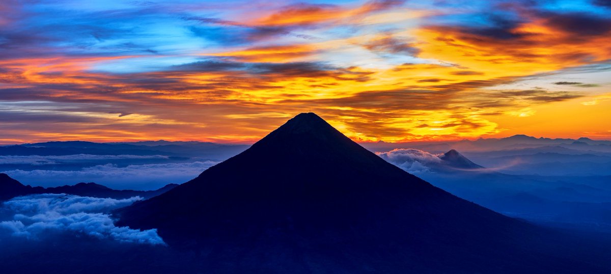Buenos días alegría
Bonito Hunahpú sobresaliente en el color del amanecer.
#Guatemala