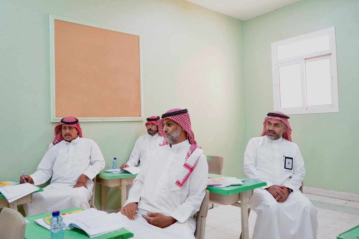 زار مدير #تعليم_حائل مراكز الحملة الصيفية لمحو الأمية التابعة لمركز الحائط في " الوسعة، و روض بن هادي، وفيضة اثقب "، واطّلع على سير البرامج التعليمية والتوعوية المقدمة للدارسين، ضمن جهود #وزارة_التعليم في تعزيز فرص التعلم وتمكين المهارات الأساسية.