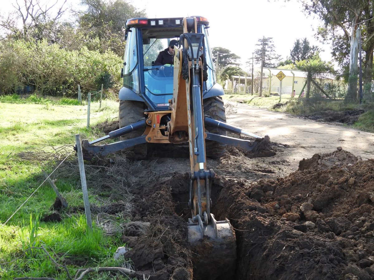 comuna33's tweet image. Gobierno de Treinta y Tres, trabaja junto a OSE para dotar de agua potable al Plan Avanzar, actualmente en construcción.

#GobiernodeTreintayTres
