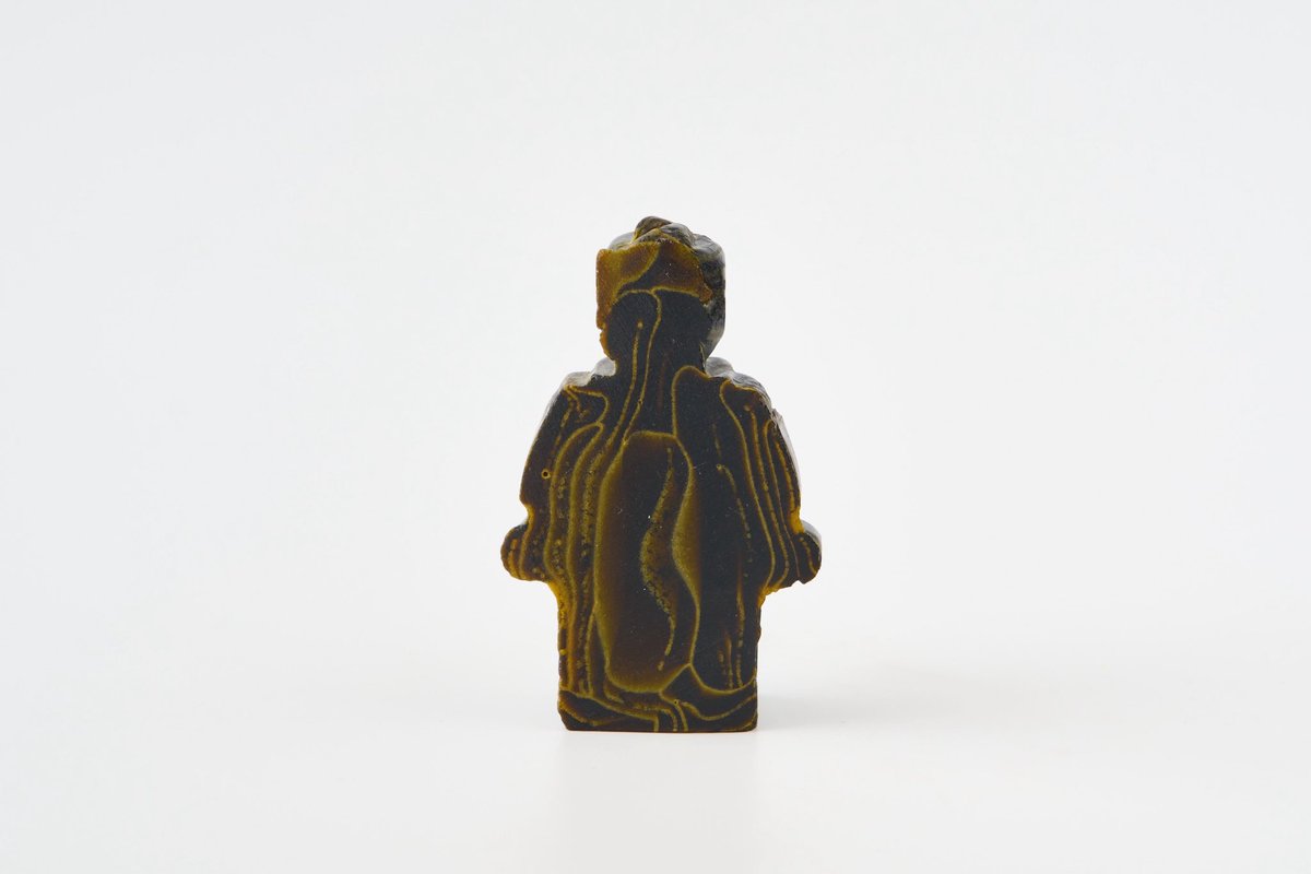 Recycling Narratives 
2024

Cast from recycled Paracetamol bottles

Exhibited at 
Glass Renewed, Hannah Gibson and the History of Glass Exhibition at The Museum of Brands, Notting Hill, London. 29th May -17th August