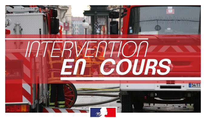 🔴Le <a href="/SDMIS69/">SDMIS</a> intervient actuellement sur un incendie dans une déchetterie à #Décines. 

Une soixantaine de pompiers 🧑🏻‍🚒 sont mobilisés ainsi qu’une vingtaine d’engins 🚒

Respectez le périmètre de sécurité mis en place ⚠️