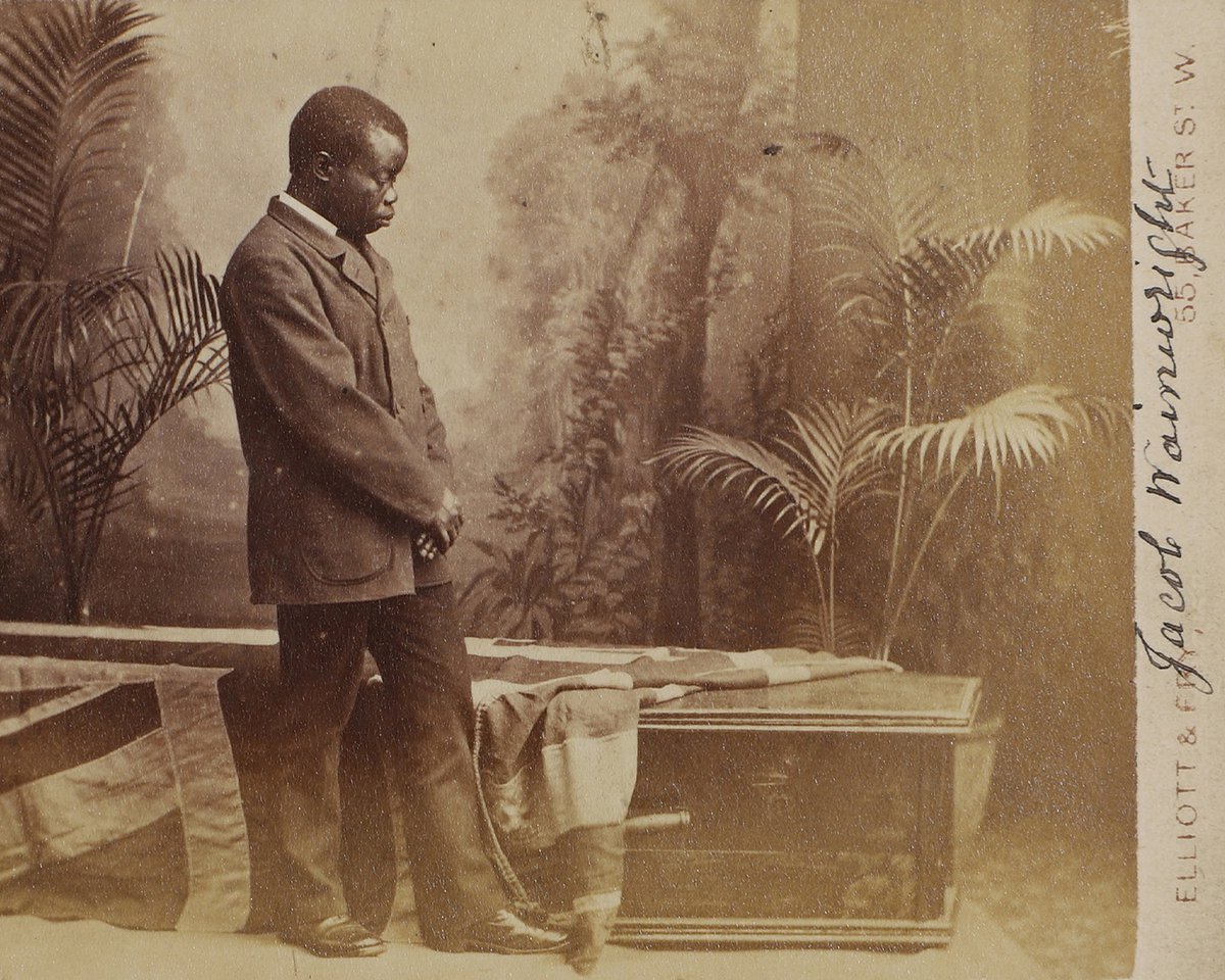 Sworders (@swordersfineart) on Twitter photo 📸A Photographic Rarity | Lot 315 – 19 August ‘Out of the Ordinary’ auction 
⚰️A haunting carte-de-visite of David Livingstone’s coffin attended by Jacob Wainwright, captured in 1874, offers a remarkable glimpse into history.
➡️Read more at bit.ly/3Udqccb
#photography 📸A Photographic Rarity | Lot 315 – 19 August ‘Out of the Ordinary’ auction 
⚰️A haunting carte-de-visite of David Livingstone’s coffin attended by Jacob Wainwright, captured in 1874, offers a remarkable glimpse into history.
➡️Read more at bit.ly/3Udqccb
#photography