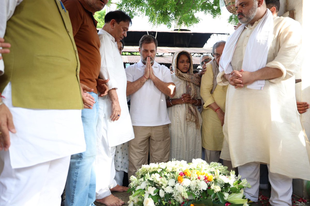 Hakimuddin Saify (@hakimsaifyinc) on Twitter photo नेता विपक्ष <a href="/RahulGandhi/">Rahul Gandhi</a> जी ने पूर्व राज्यपाल सत्यपाल मलिक जी को श्रद्धांजलि अर्पित कर अंतिम विदाई दी🙏🏻 नेता विपक्ष <a href="/RahulGandhi/">Rahul Gandhi</a> जी ने पूर्व राज्यपाल सत्यपाल मलिक जी को श्रद्धांजलि अर्पित कर अंतिम विदाई दी🙏🏻