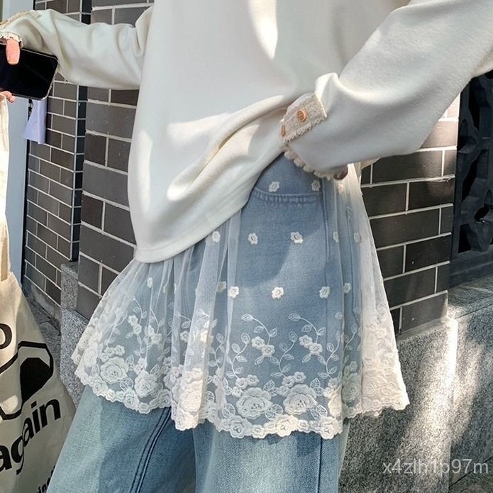 alsaluzvida's tweet image. lace skirt over jeans 

— a thread