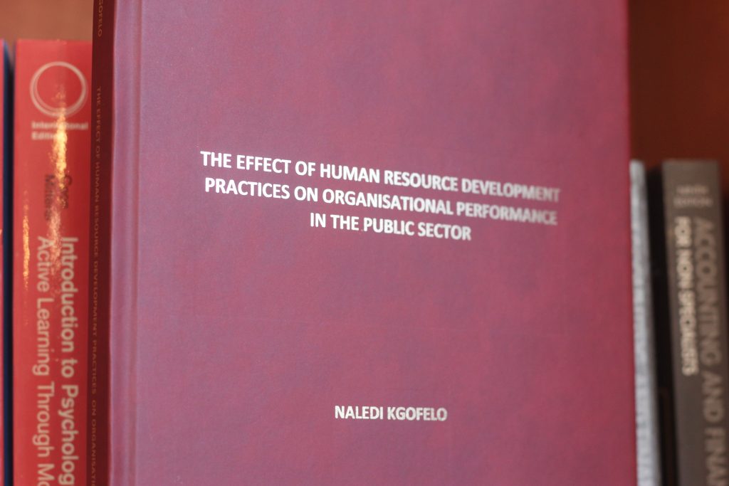 How do HRD practices impact performance in the public sector? Naledi Kgofelo, a DaVinci master’s alumna, studied MICT SETA and found gaps between HR policies and outcomes. Her work highlights how HRD can drive impact.

Read more
zurl.co/TK5Sq

#DaVinciWomensMonth