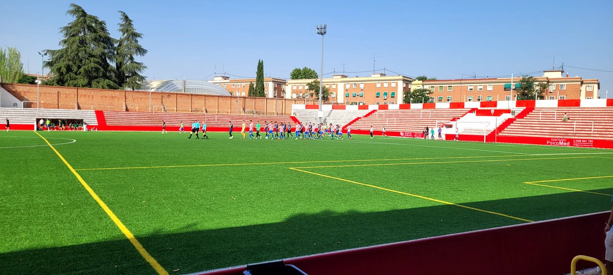 Esta mañana he estado en el Román Valero con la familia de <a href="/Deportetoledano/">Deporte Toledano</a> viendo las evoluciones del <a href="/CD_Toledo/">C.D. Toledo 🦅💚⚪️</a>. 

Los verdes fueron de menos a más en el partido. Tras el descanso, mejores sensaciones. 

Me quedo con la personalidad en defensa de Poveda y la calidad de Neco.