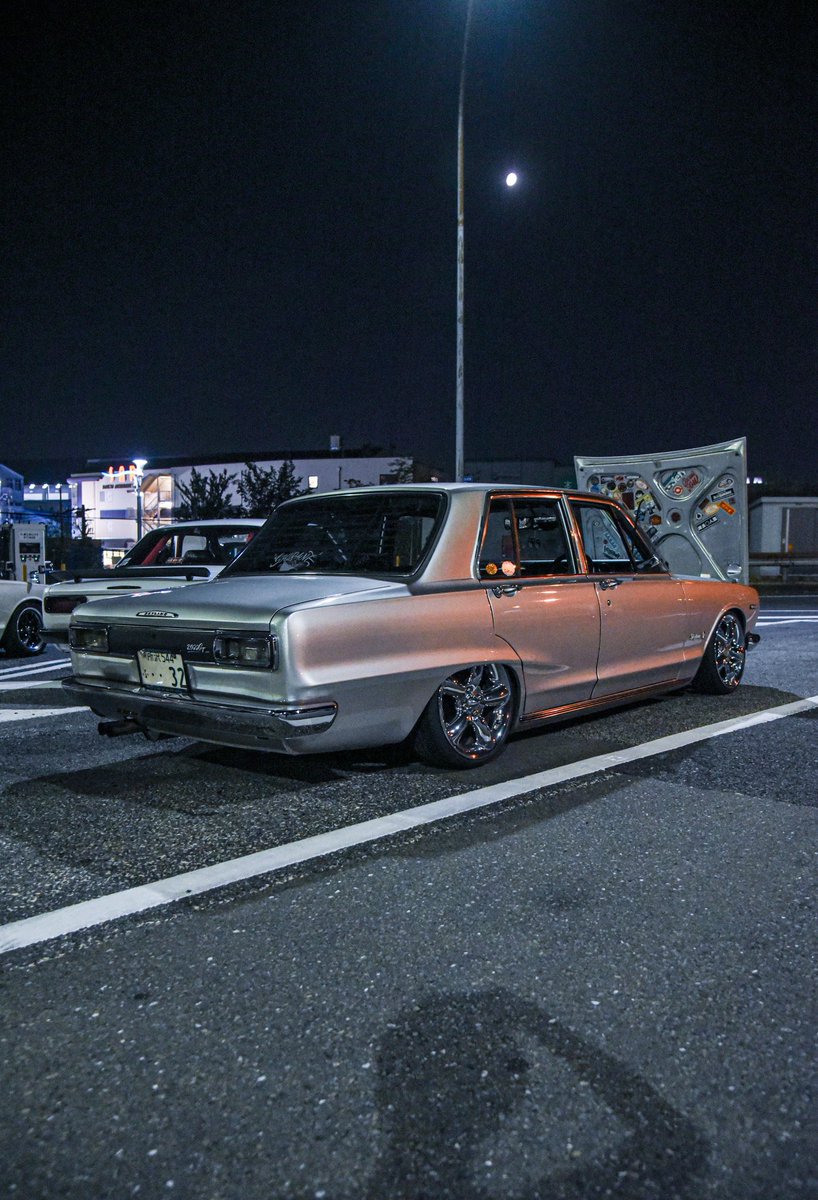 ハコスカ買う時白を探してたんだけど
こう見るとシルバー最高ってなってる