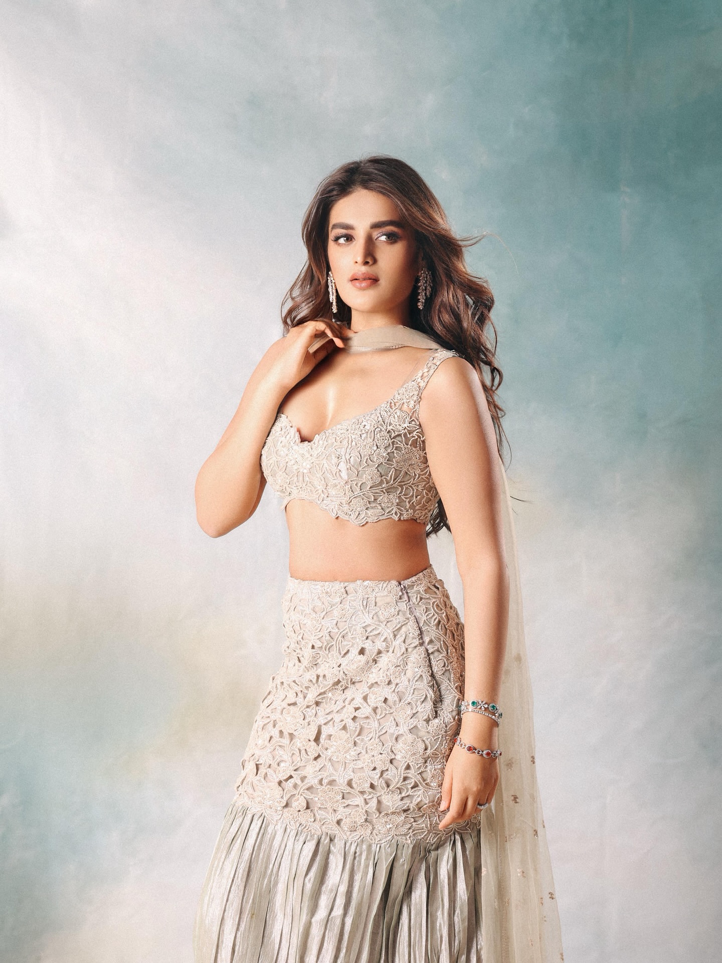 GxqyBJHawAIurT6?format=jpg&name=large