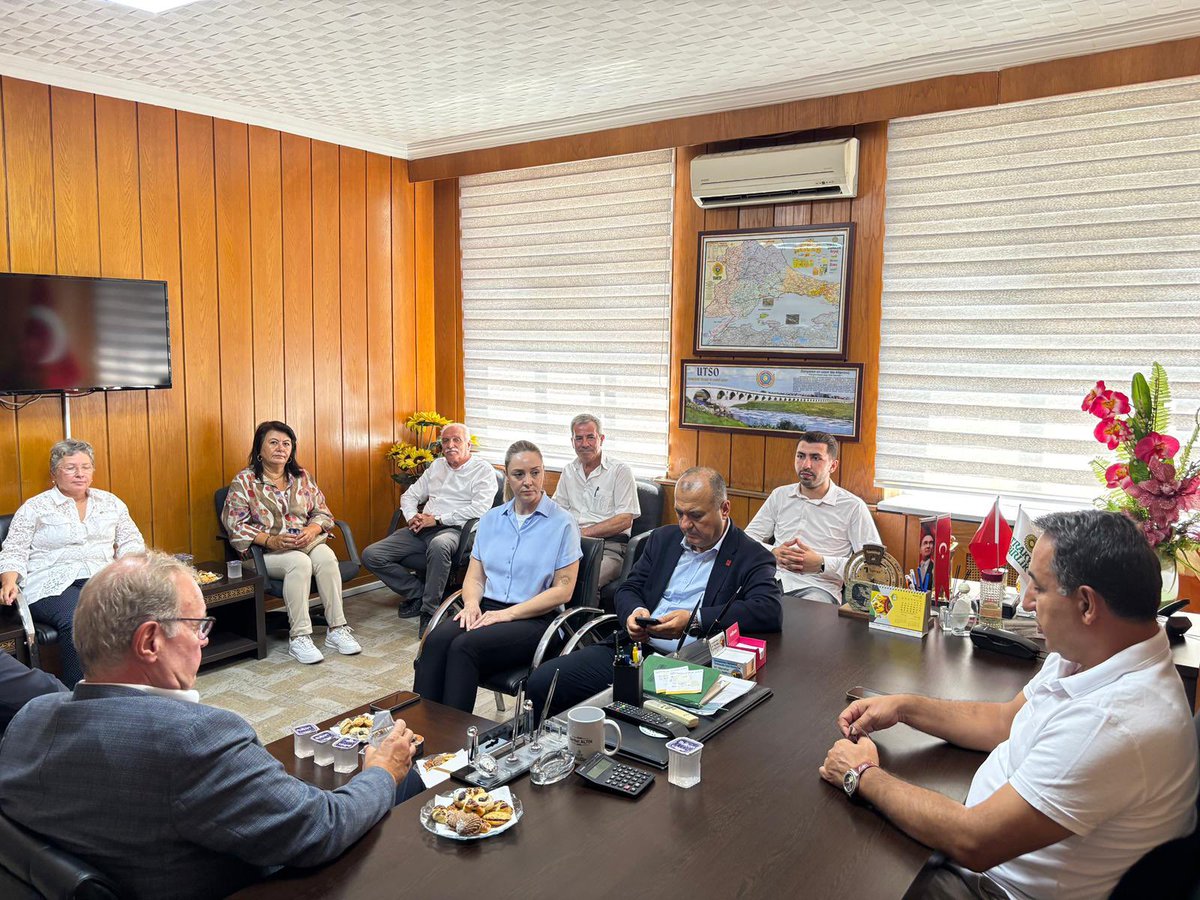 Milletvekili Heyetimiz, İl ve İlçe Örgütlerimizle, Uzunköprü Belediye Başkanımız ile birlikte 272 Sayılı Uzunköprü Yağlı Tohumlar Satış Kooperatifi Başkanı Serhat Altın ve yönetim kurulu üyelerini ziyaret ettik.

Kooperatifçilik anlayışının, üreticinin bir arada güçlü olduğu