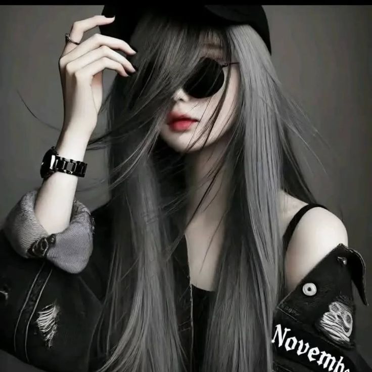 حقیقت سے چند لمحوں کی فرار کے لیے..
 
میں ہو جاتی ہوں داخل افسانوی کے  جہاں میں..

#اردو_زبان 
#محفل_سخن 
<a href="/TeamS0K/">Shaheen Of Kaptaan</a>