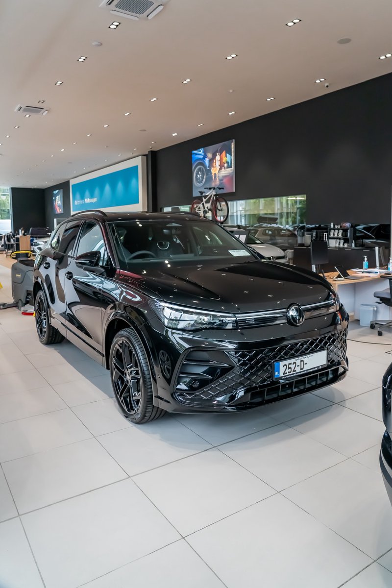 Another Tiguan sold by our Sandyford sales team!!

Last week just before the Bank Holiday Weekend our sales team handed over this beautifully specced 252 reg VW Tiguan R-Line

We would like to wish the new owners many happy miles behind the wheel!!

#frankkeanevolkswagen