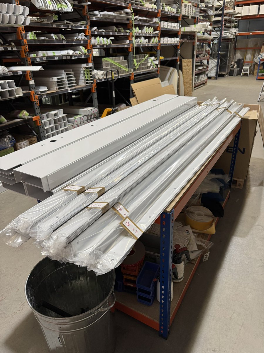 SameDayCoventry's tweet image. That’s the 3m lengths unloaded in #Loughborough, they were all on lunch, so I handballed them myself into their stores. 👍😎

Now it’s back to #Birmingham with my original #backload out of #Mitcham early this morning. 🚚