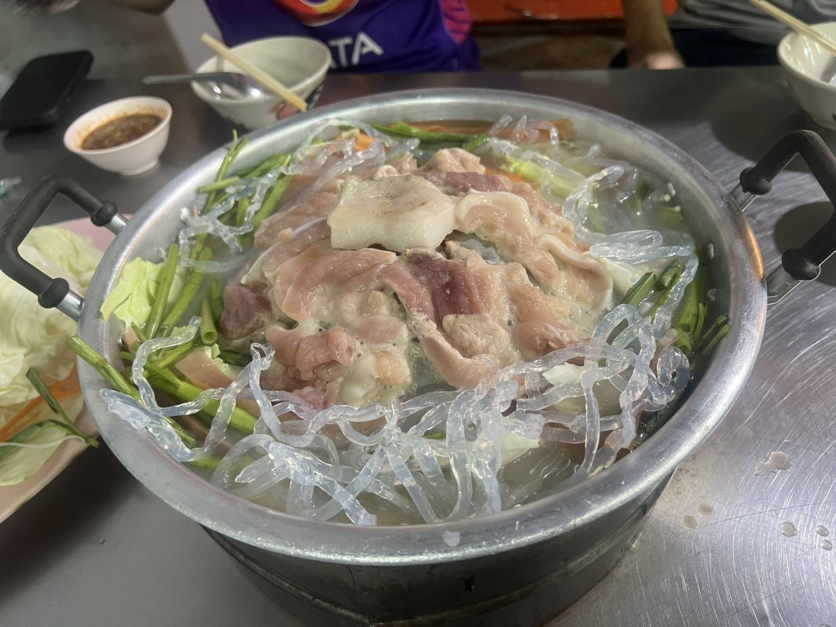 Issarapap92's tweet image. หมูกะทะจะเยี่ยวยาทุกอย่าง #ต้าวPlus+++