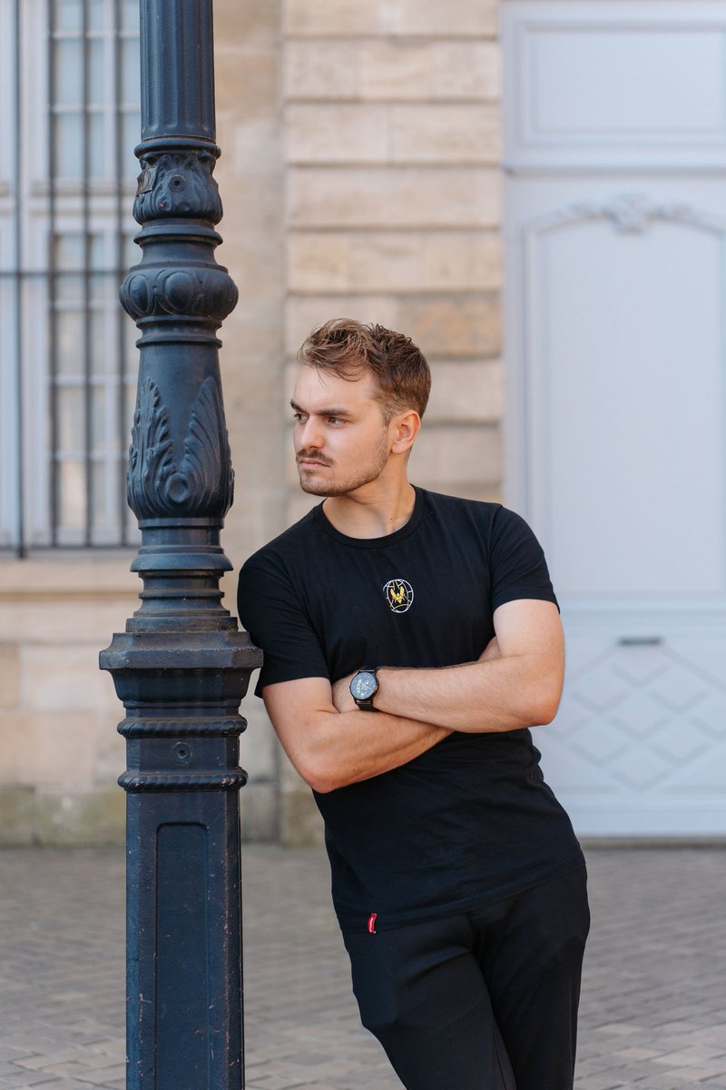 🚨 Looking for a new home in esports!
Available from August 25th, I'm open to opportunities in branding, apparel design, and art direction.

📁 Portfolio in bio — 📬 DMs open
RTs appreciated 🙏