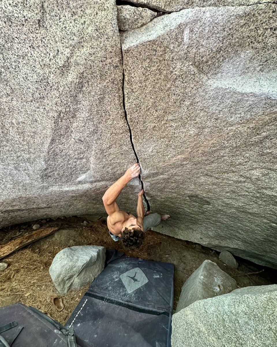 Luke Prinster barefoot ascent of the Yosemite classic, Bachar Cracker. #yosemite #bouldering #metoliusbouldering <a href="/LukePrinster/">Luke Prinster</a>