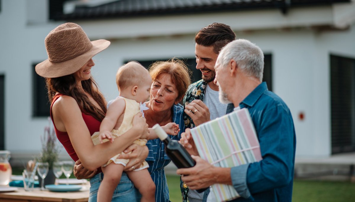Savvy lighting showrooms are talking to their builder and contractor customers about the demographics for the homes they are building. Hint: The people buying those homes have changed in recent years.
lightingnewsnow.com/?p=1619
#lightingshowroom #babychaser #homebuilder  #homebuyers