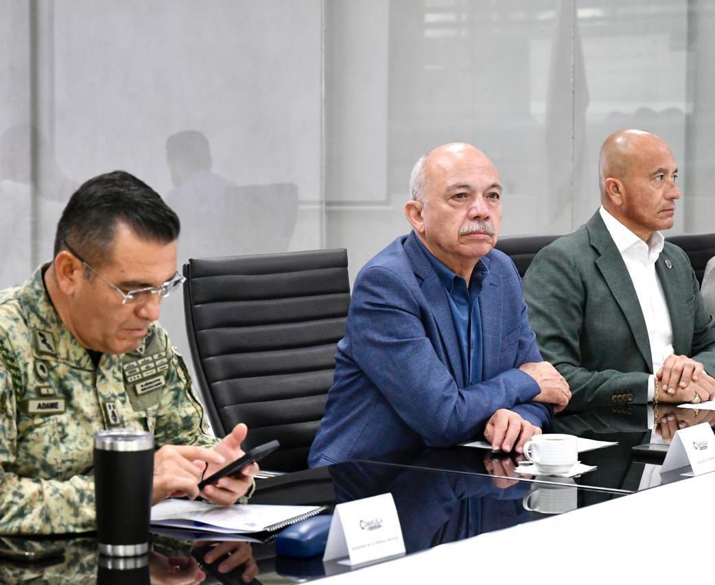 SegobCoahuila's tweet photo. El Secretario @oscarpime encabezó la Mesa de Coordinación para la Construcción de Paz y Seguridad, como forma de lograr la colaboración entre las autoridades de los tres órdenes de gobierno para dar seguimiento puntual a los acciones para prevenir y combatir el delito, 1/2 https://t.co/ZL0pVU41W7
