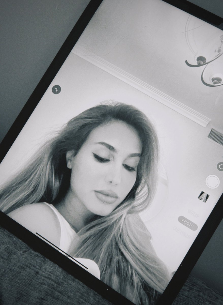 gn ✨

Life isn’t about choosing black or white, it’s about learning to see the beauty in the in-between

🤍