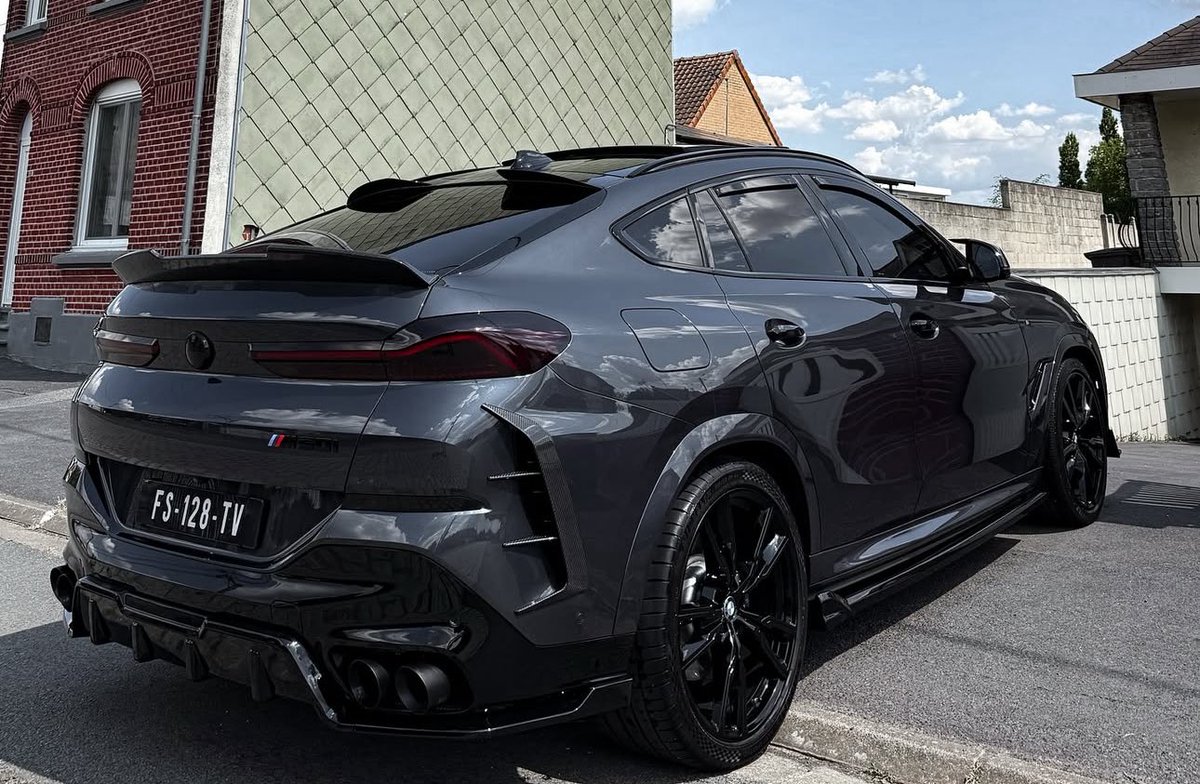 BMW X6 M50i