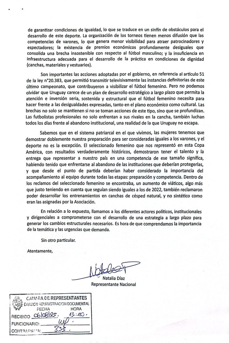 Hoy presentamos una exposición escrita en la Cámara de Representantes con el fin de visibilizar la situación del fútbol femenino en Uruguay. 

Comprometerse con una estrategia a largo plazo que elimine las brechas de género en el fútbol es responsabilidad de todos!  ✊🏼💜