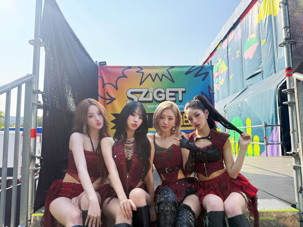 [📸] 250806 Sziget Festival 2025 무대 완료💚

Thank you sziget for such an amazing time!! You guys left us with an unforgettable memory!! We love you guys so much and we promise to be back!! 

#KISSOFLIFE #키스오브라이프 #KIOF 
#Sziget #Szigetfestival #Sziget2025