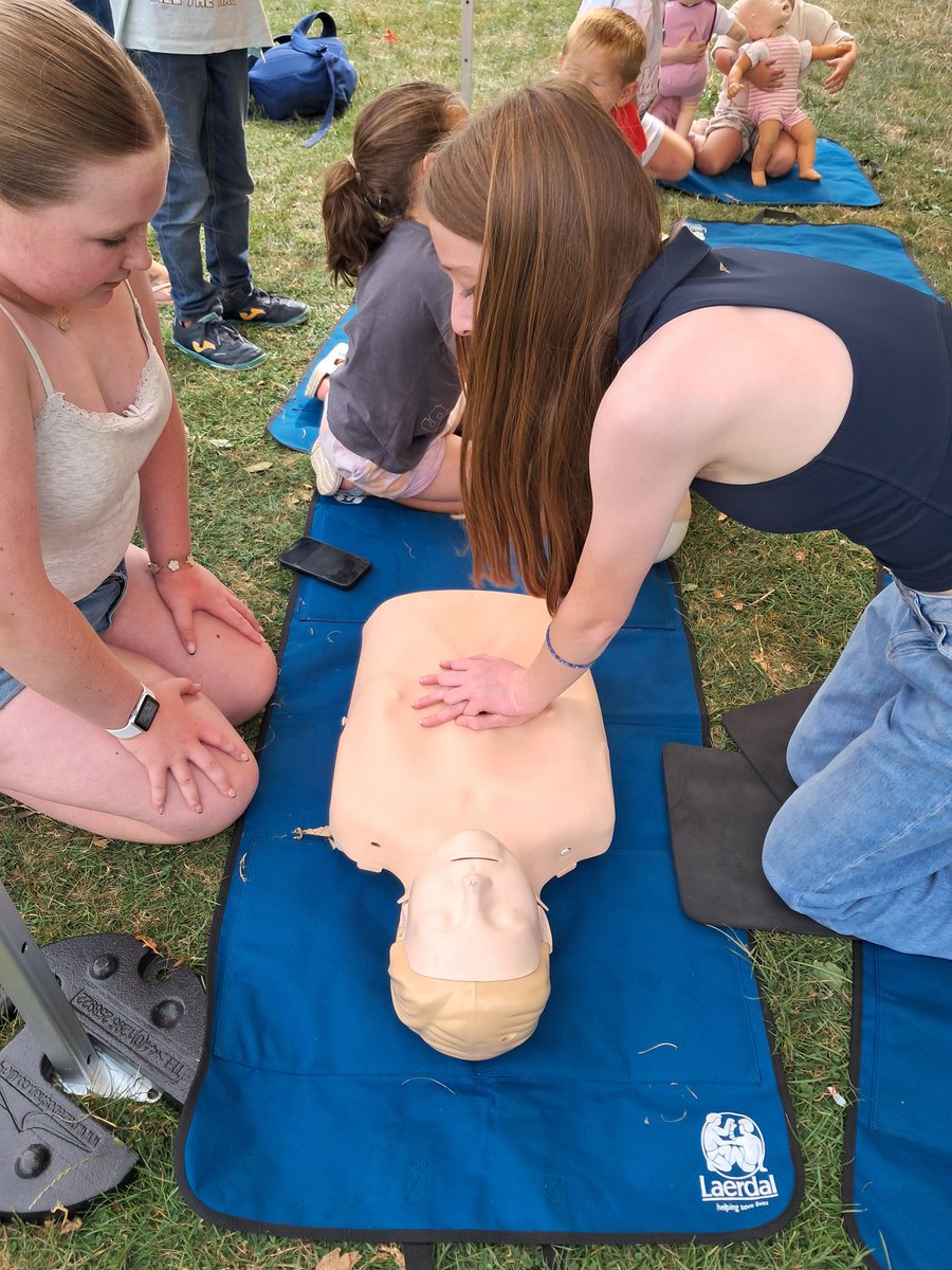 CommCandV's tweet image. We may never know if what we do has a positive impact ...but today we had the opportunity to teach CPR to 93 children during #NationalPlayDay @easternleisurecentre with @gwyn_ratcliffe and joe owen @SJACBarry .