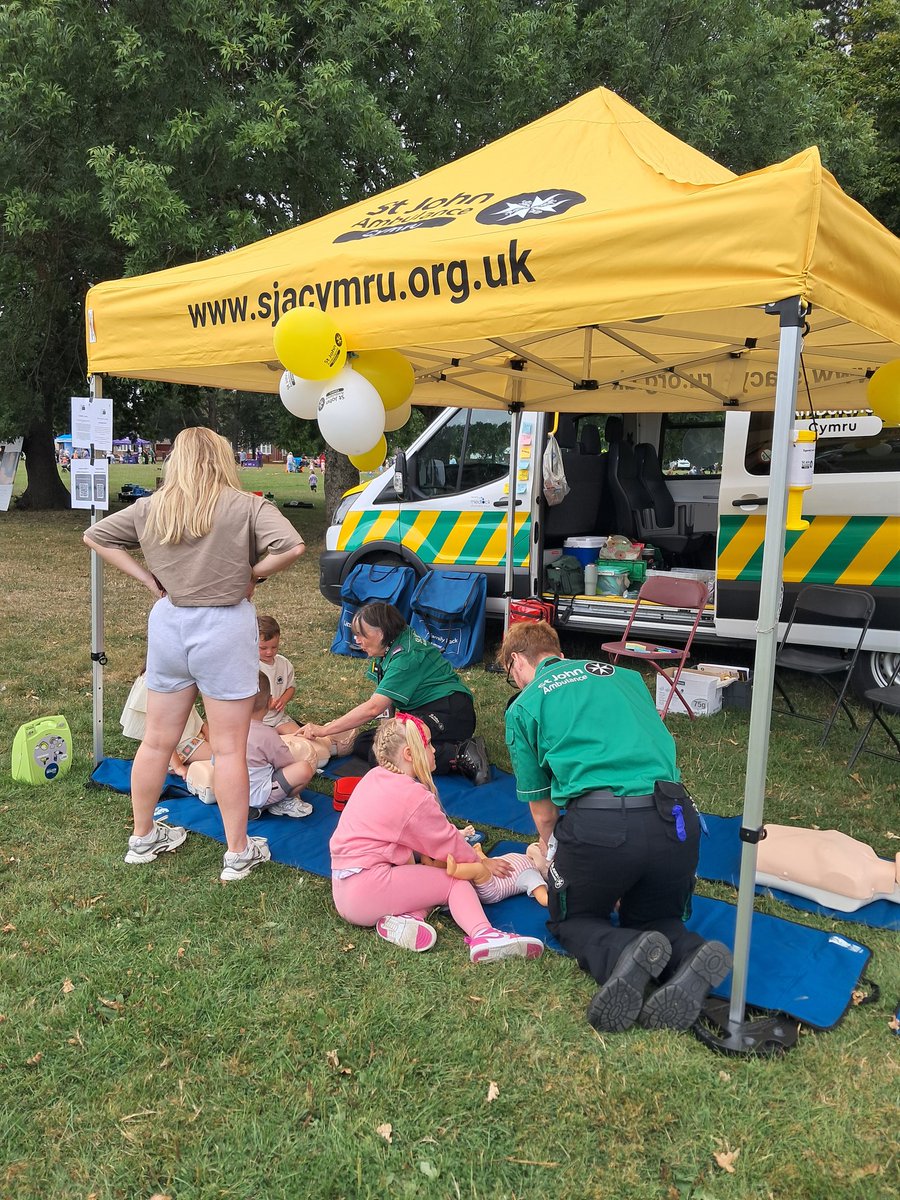CommCandV's tweet image. We may never know if what we do has a positive impact ...but today we had the opportunity to teach CPR to 93 children during #NationalPlayDay @easternleisurecentre with @gwyn_ratcliffe and joe owen @SJACBarry .