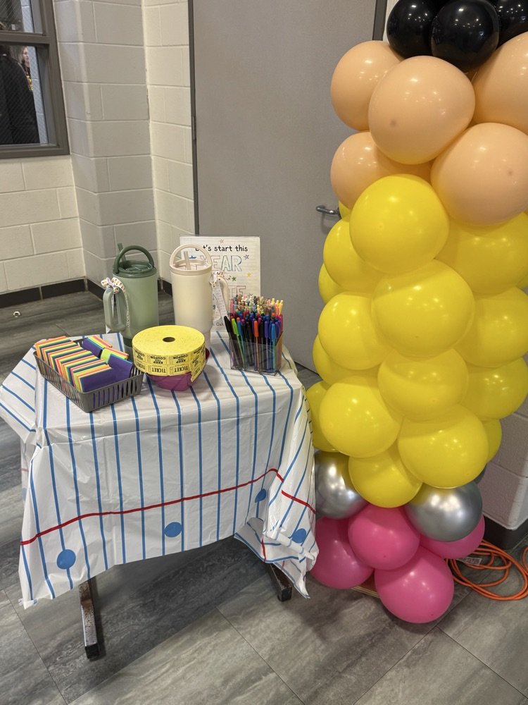 HumbleISD_OFE's tweet photo. Huge thanks to our amazing PTO and Laredo Tacos for treating our staff to a delicious back-to-school lunch! ๐ฎโค๏ธ Your generosity fuels our team as we kick off a great year ahead. We appreciate you! #OFE2Infinity #ThankYouPTO https://t.co/VyU8x7uETv