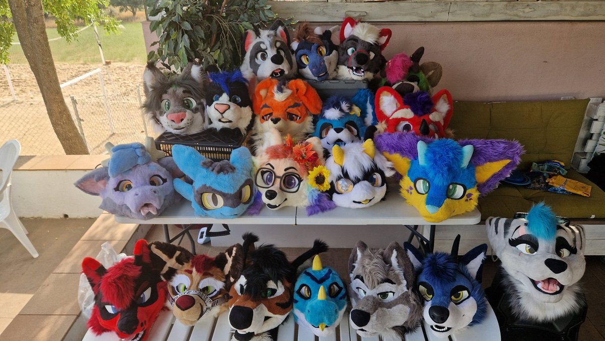 Maho_neko's tweet image. Casa Rural furra 
@Loboflautawo @hyperactivederg Racso_wolf @EwanDeer Munty @Maho_neko @Zryderace @Kiran02_ @RiguToby @ExtrysGO @SpaceCatLeon @Sickafox Tekla @Picka_bot @ByronWolf20 @NoxTheF0x @GonZoFreak_ @paaaapmon @daerok_bot @FursuitGg @teksun_music 
#FursuitEveryday #furry