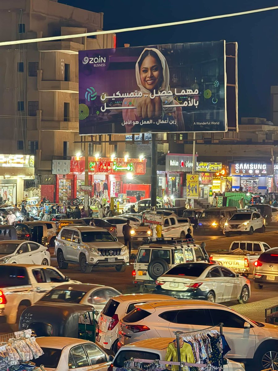 مساءٌ في أم درمان، لمحةٌ أخيرة من شارع الوادي، وأملٌ ممتَد.