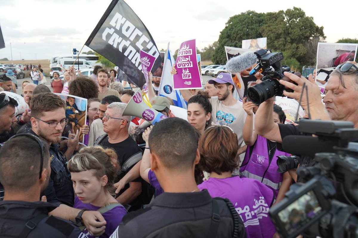 הצעדה לגבול נגמרה, אבל אנחנו לא נעצור. למרות האלימות של השוטרים, אין דבר שיעצור אותנו, את כולנו, להלחם לסיום הגיהנום ולשיקום החיים. לא נעצור עד שההרעבה וההשמדה יגמרו, עד שתהיה עסקת חטופים ועד שממשלת כהנא תעוף לנו מהחיים.