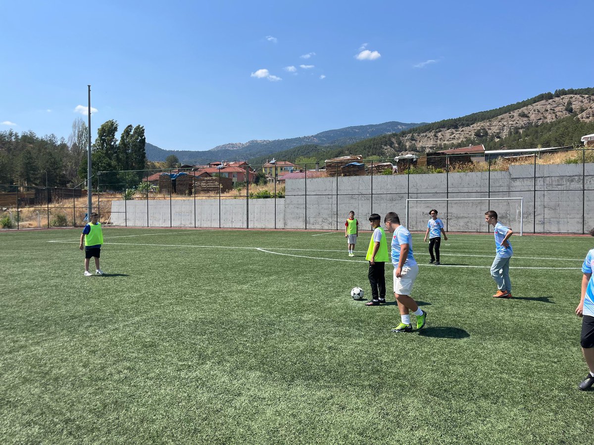 Yaz Kur’an kursu öğrencilerimizle gerçekleştirdiğimiz Futbol etkinliğimiz⚽️🥅🏟️

#TosyaGençlikMerkezi