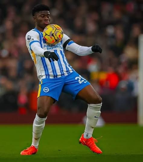 I swear, if we sign Baleba after signing Sesko, Mbeumo, and Cunha, then I'm driving down to Sir Jim Ratcliffe's house and kissing his feet while apologizing for all the bad things I've said about INEOS. 😭😭