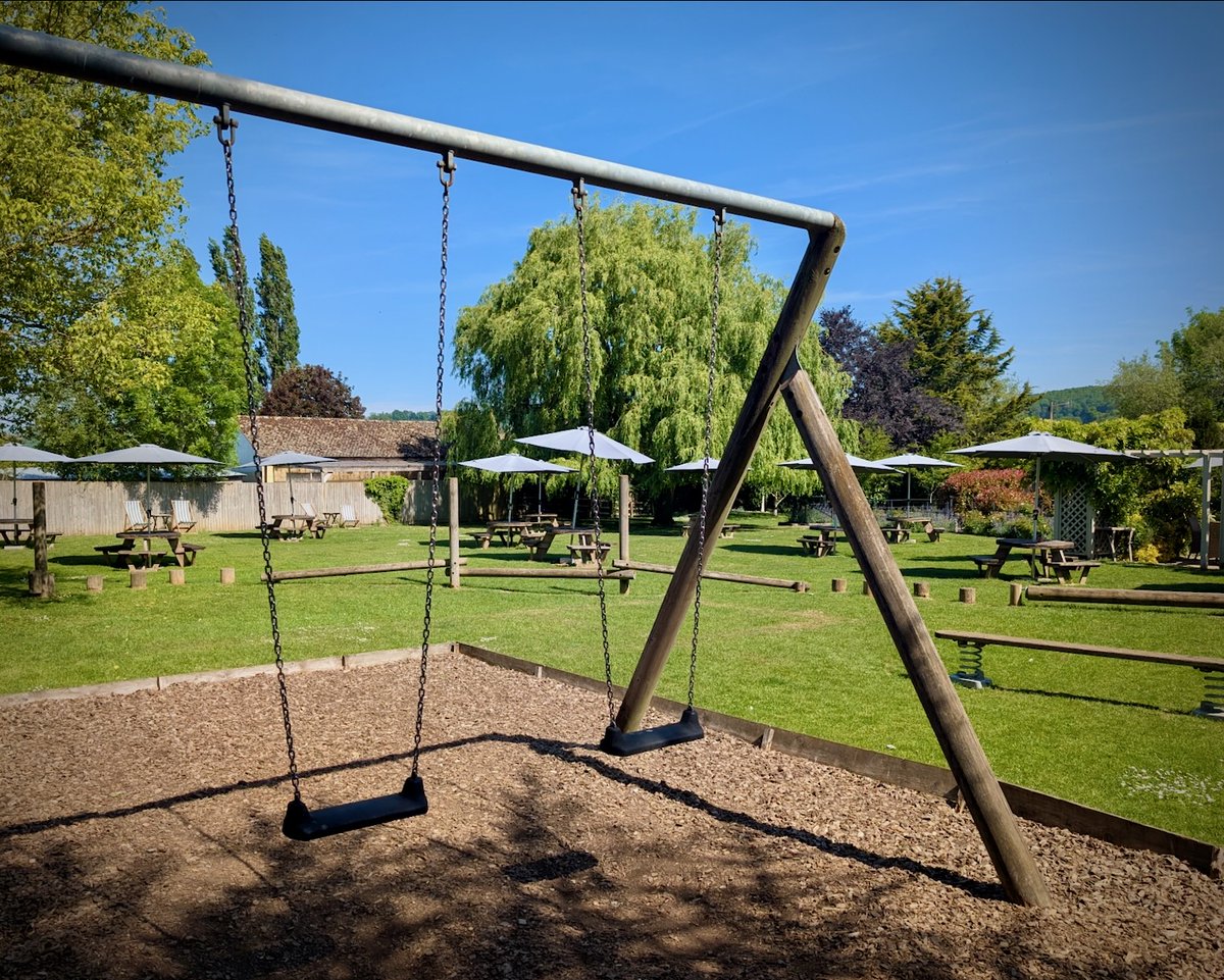 RedLionLongComp's tweet image. It's #NationalPlayDay, so here is a pic of the children's play area in the #BeerGarden at The Red Lion 😀.