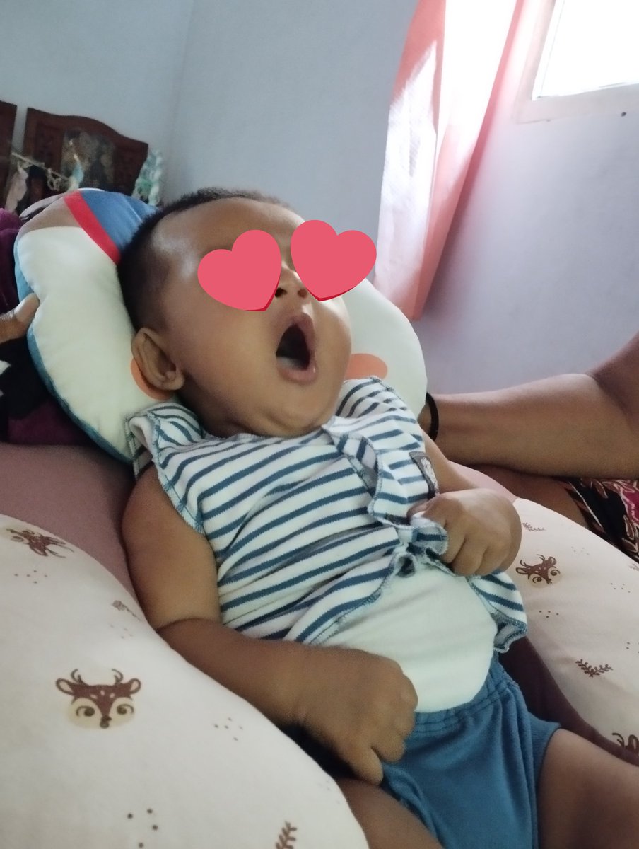 bayi gen beta baru juga 2,5bln udh gamau digendong mode bobo maunya duduk nyender sambil nonton smurf 😂 
#MasyaAllahTabarakallah