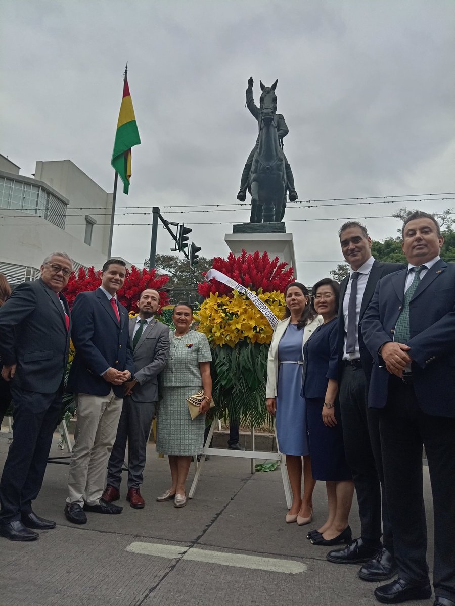 Consulado General de Cuba🇨🇺 en Santa Cruz 🇧🇴 participa junto al Cuerpo Consular acreditado, en Acto Departamental por el #BicentenarioBolivia #Bolivia200Años