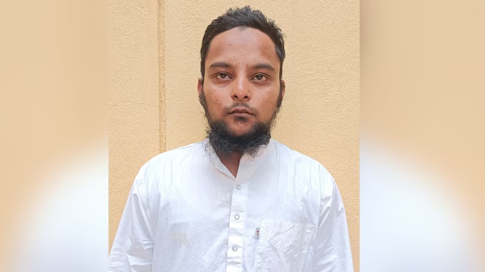 SK Chakraborty (@sanjoychakra) on Twitter photo <a href="/TimesAlgebraIND/">Times Algebra</a> A 5-year-old girl was ra*ed by a 22-year-old Maulavi Tufail Ahmed Dadafir inside a mosque in the Murugod area two years back on October 5, 2023 in #Karnataka’s Belagavi district.
But the case was only registered recently after the video became viral on social media and drew <a href="/TimesAlgebraIND/">Times Algebra</a> A 5-year-old girl was ra*ed by a 22-year-old Maulavi Tufail Ahmed Dadafir inside a mosque in the Murugod area two years back on October 5, 2023 in #Karnataka’s Belagavi district.
But the case was only registered recently after the video became viral on social media and drew
