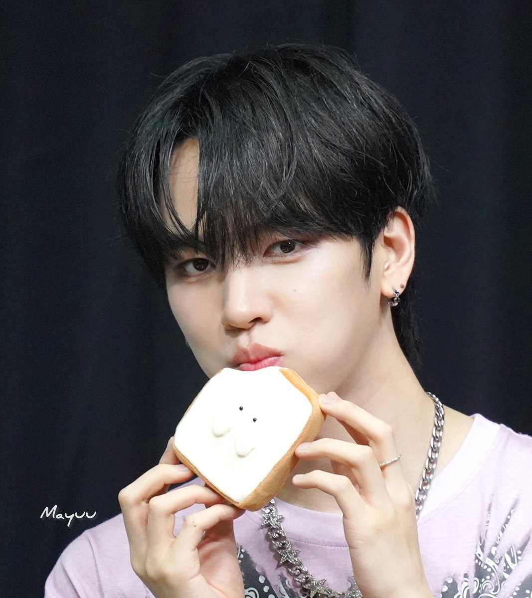 25.7.13 STARLIKE MUSICサイン会

食パン🍞もぐもぐハンジュン🐯

#엔싸인 #エンサイン #nSSign #한준 #ハンジュン #HANJUN