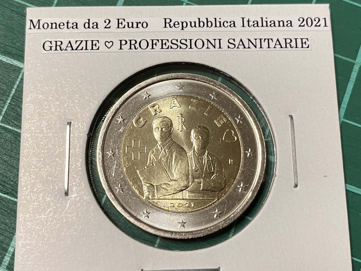 ユーロ圏各国が毎年記念2ユーロを1〜2種類発行するなか、イタリアが2021年に発行した記念2ユーロがこちら。  当時コロナ禍で医療提供体制が崩壊していた時期ということで、医療従事者を讃えるデザインとなった。 ユーロ硬貨では珍しいハートマーク入り。