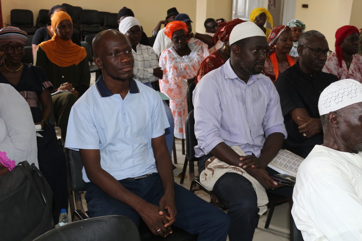 pencumndakaru's tweet photo. Formation des acteurs sur la sauvegarde de l'enfant.
131 acteurs formés à travers quatre sessions.
lQuand la protection de l’enfant demeure une culture partagée ! https://t.co/2YEfcGxkSb