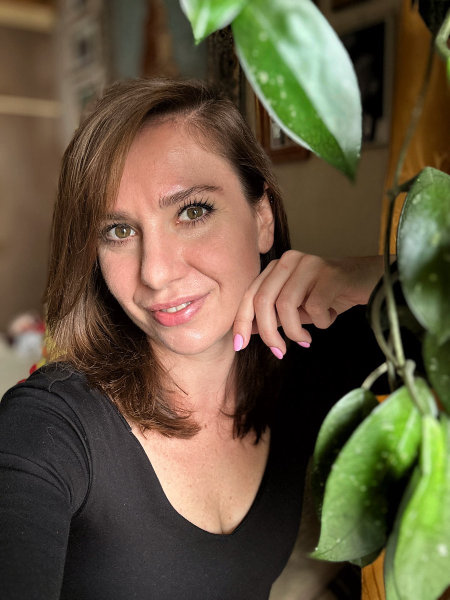 “Na końcu wszystko będzie dobrze. Jeśli nie jest dobrze, to znaczy, że to jeszcze nie koniec.” A uśmiech to superpower 💪 Wkrótce zmienię anturaż i wyruszę z kolejnym transportem wsparcia dla wojska. Nie zapominajcie o mnie i o zrzutkach.

🫂 Żebym miała więcej odwagi: