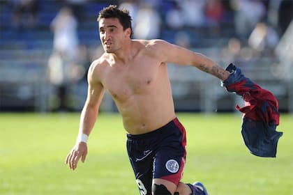 #Sanlorenzo. Me puse a repasar partidos jugados contra #Velez en el NG, y la verdad que no encontré alguno definitorio o muy recordado.
Si me apuras fueron mas lindos estos dos partidos jugados en el Almafitani que alguno jugado en casa.
Que opinan cuervos? 💬
Coinciden🧐