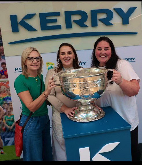 Aileen Foley tweet media