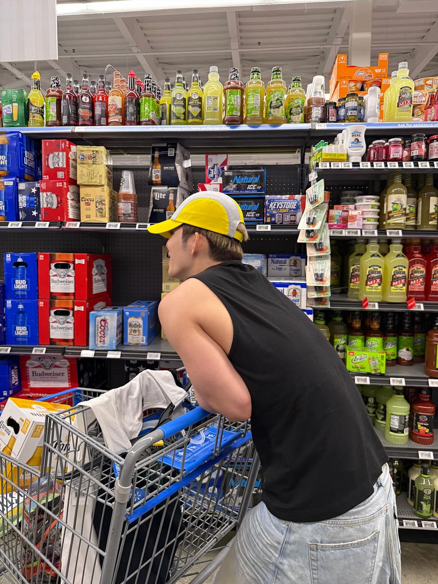 ㅤ

               徐。 SNS!

               ❝ Your POV if we go grocery shopping. ❞ — Cassius.⠀

ㅤ