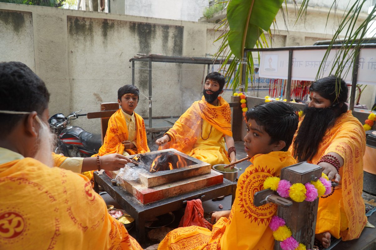 DEOAMRELI's tweet photo. #sanskritsapatahmahotsav2025
@kuberdindor @prafulpbjp @CollectorAmr @ddoamreli 
આજ રોજ  શિક્ષણ વિભાગ અને ગ��જરાત સંસ્કૃત બોર્ડના માર્ગદર્શન હેઠળ  સંસ્કૃત સપ્તાહ મહોત્સવ અન્વયે અમરેલી જિલ્લામાં સંસ્કૃત શક્તિ ગુરુકુળ ચલાલા ખાતે સંસ્કૃત ગૌરવ યાત્રા નું આયોજન કરવામાં આવ્યું. https://t.co/XwcHnBVoKg
