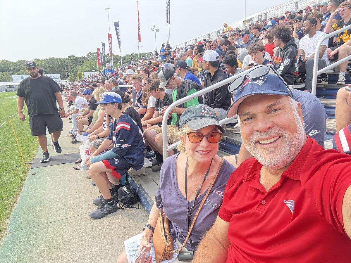 bobmule's tweet image. In da front row. . . Patriots joint practice with Commanders